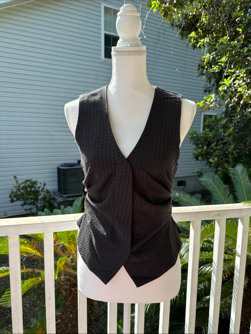 glam Black Textured Sleeveless V-Neck Vest